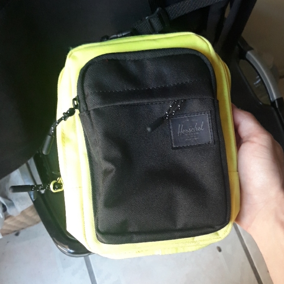 Herschel crossbody bag highlighter/ black - Picture 5 of 5